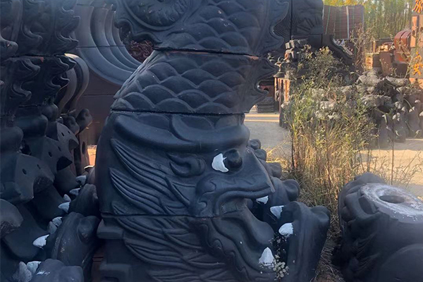 宜興市榮珂陶瓷是一家仿古筒瓦,寺廟筒瓦,園林古建瓦,寺廟瓦琉璃瓦,陶瓷彩瓦,西班牙瓦,s瓦,平板瓦,雙筒瓦,石板瓦,劈開磚等產品的經銷批發(fā)的基地,品種齊全,價格合理。咨詢服務熱線:李經理：13196506999