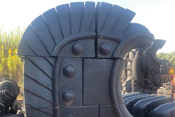 宜興市榮珂陶瓷是一家仿古筒瓦,寺廟筒瓦,園林古建瓦,寺廟瓦琉璃瓦,陶瓷彩瓦,西班牙瓦,s瓦,平板瓦,雙筒瓦,石板瓦,劈開磚等產(chǎn)品的經(jīng)銷批發(fā)的基地,品種齊全,價格合理。咨詢服務(wù)熱線:李經(jīng)理：13196506999